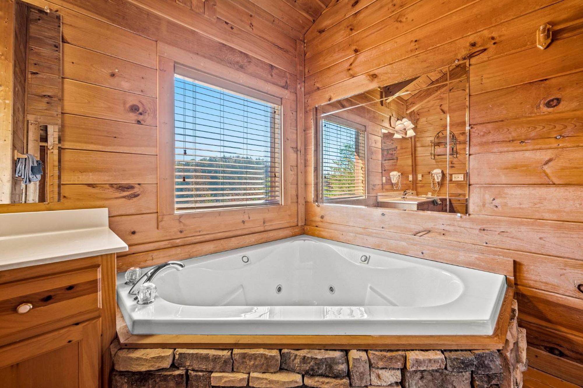 Bearfoot Pines - True Log Cabin - Wi-Fi, Hot Tub, Fishing, Deck With Views! - Mins To Pf Севьервилл Экстерьер фото