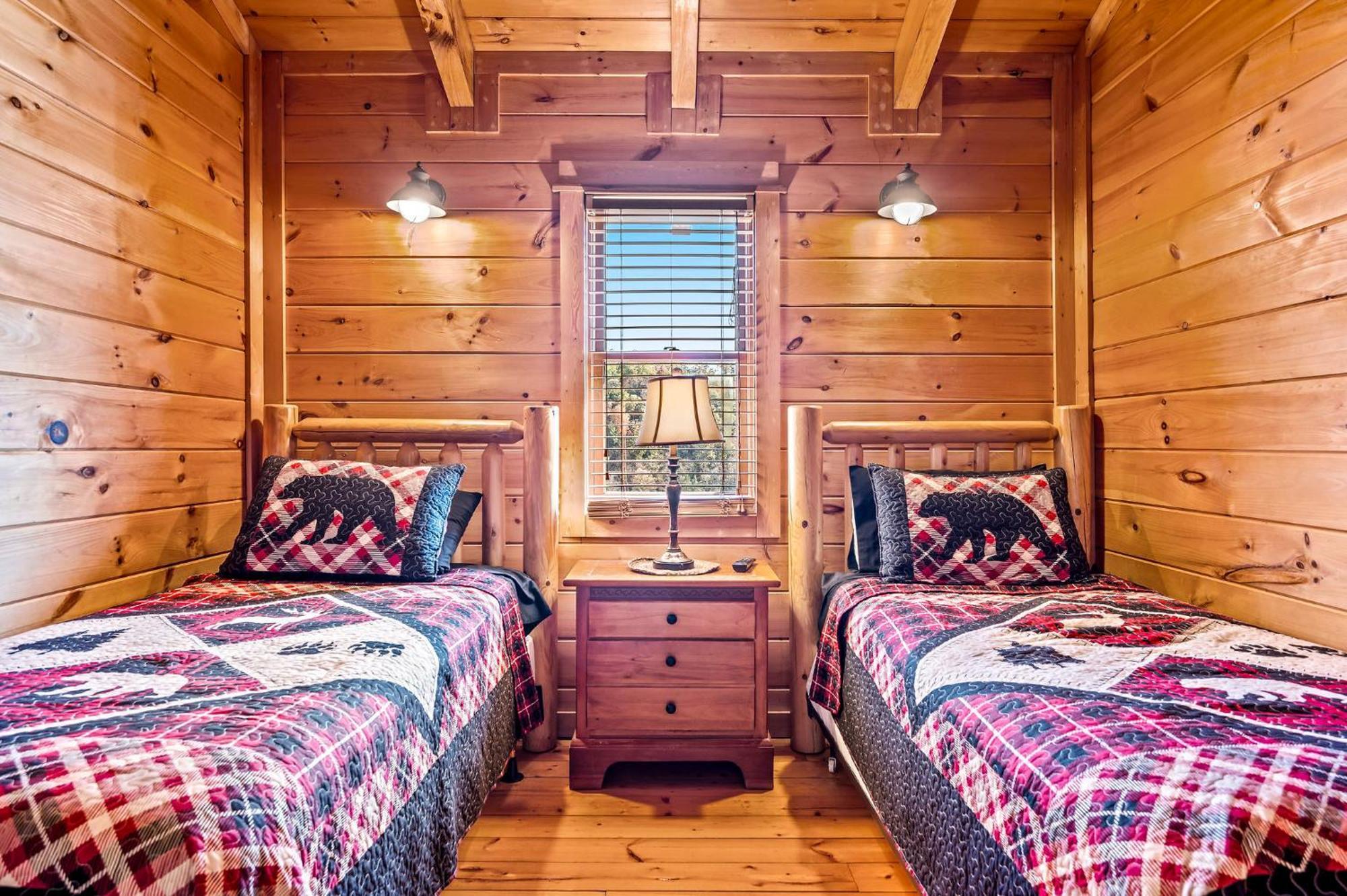 Bearfoot Pines - True Log Cabin - Wi-Fi, Hot Tub, Fishing, Deck With Views! - Mins To Pf Севьервилл Экстерьер фото