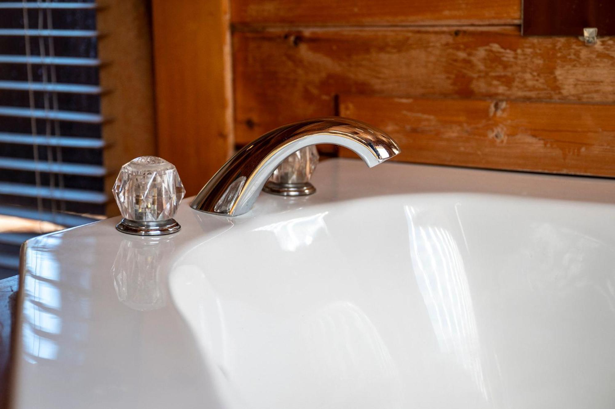 Bearfoot Pines - True Log Cabin - Wi-Fi, Hot Tub, Fishing, Deck With Views! - Mins To Pf Севьервилл Экстерьер фото