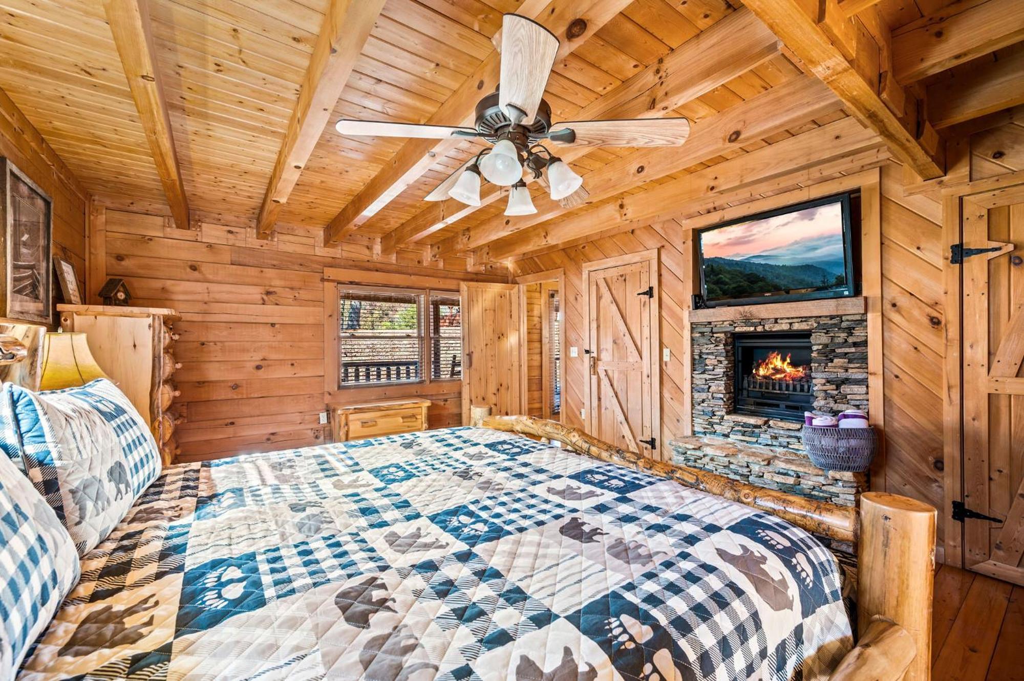 Bearfoot Pines - True Log Cabin - Wi-Fi, Hot Tub, Fishing, Deck With Views! - Mins To Pf Севьервилл Экстерьер фото