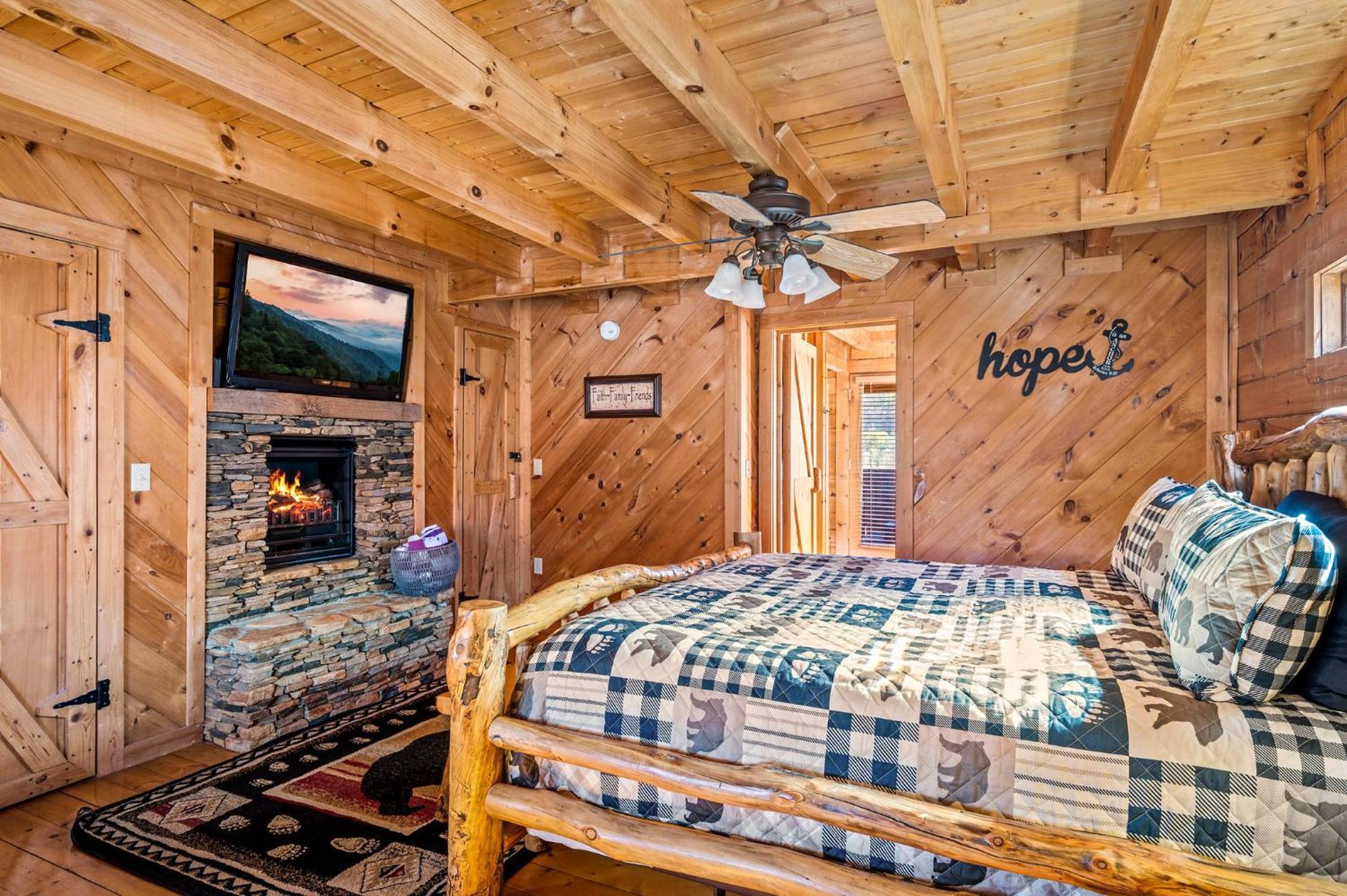 Bearfoot Pines - True Log Cabin - Wi-Fi, Hot Tub, Fishing, Deck With Views! - Mins To Pf Севьервилл Экстерьер фото