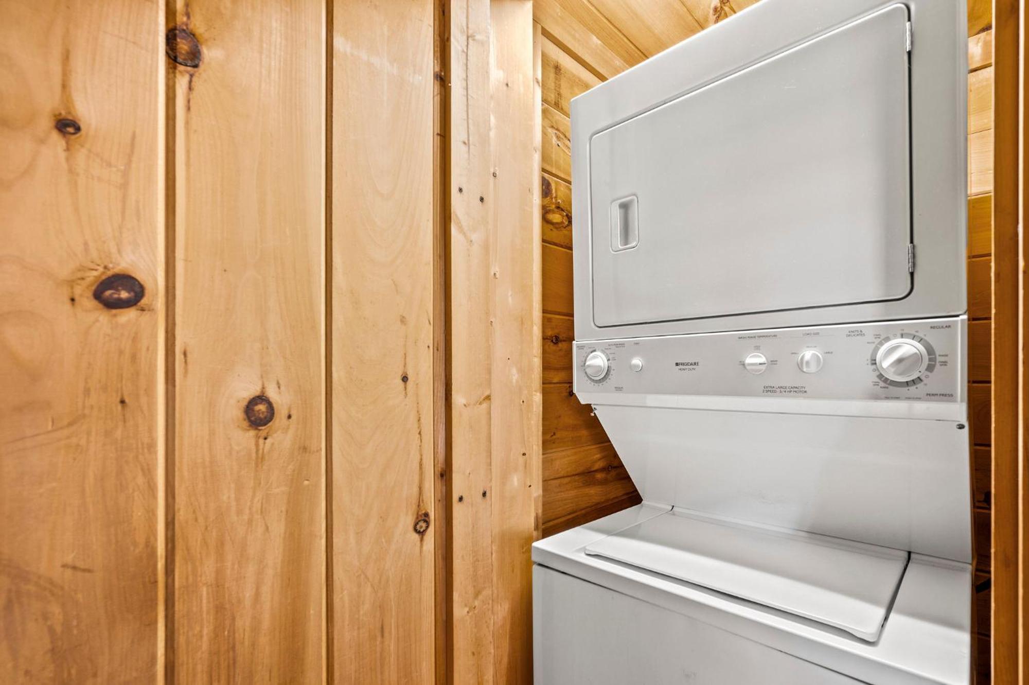 Bearfoot Pines - True Log Cabin - Wi-Fi, Hot Tub, Fishing, Deck With Views! - Mins To Pf Севьервилл Экстерьер фото