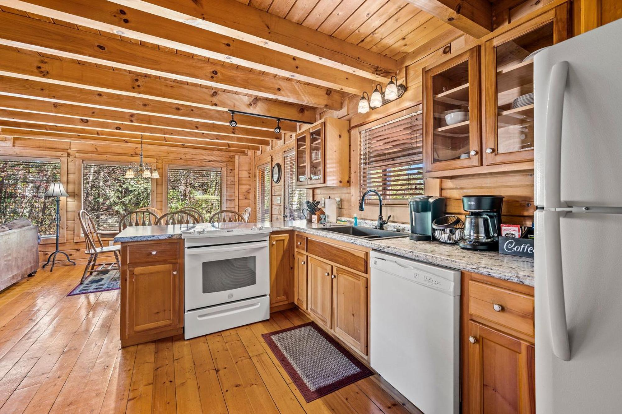 Bearfoot Pines - True Log Cabin - Wi-Fi, Hot Tub, Fishing, Deck With Views! - Mins To Pf Севьервилл Экстерьер фото