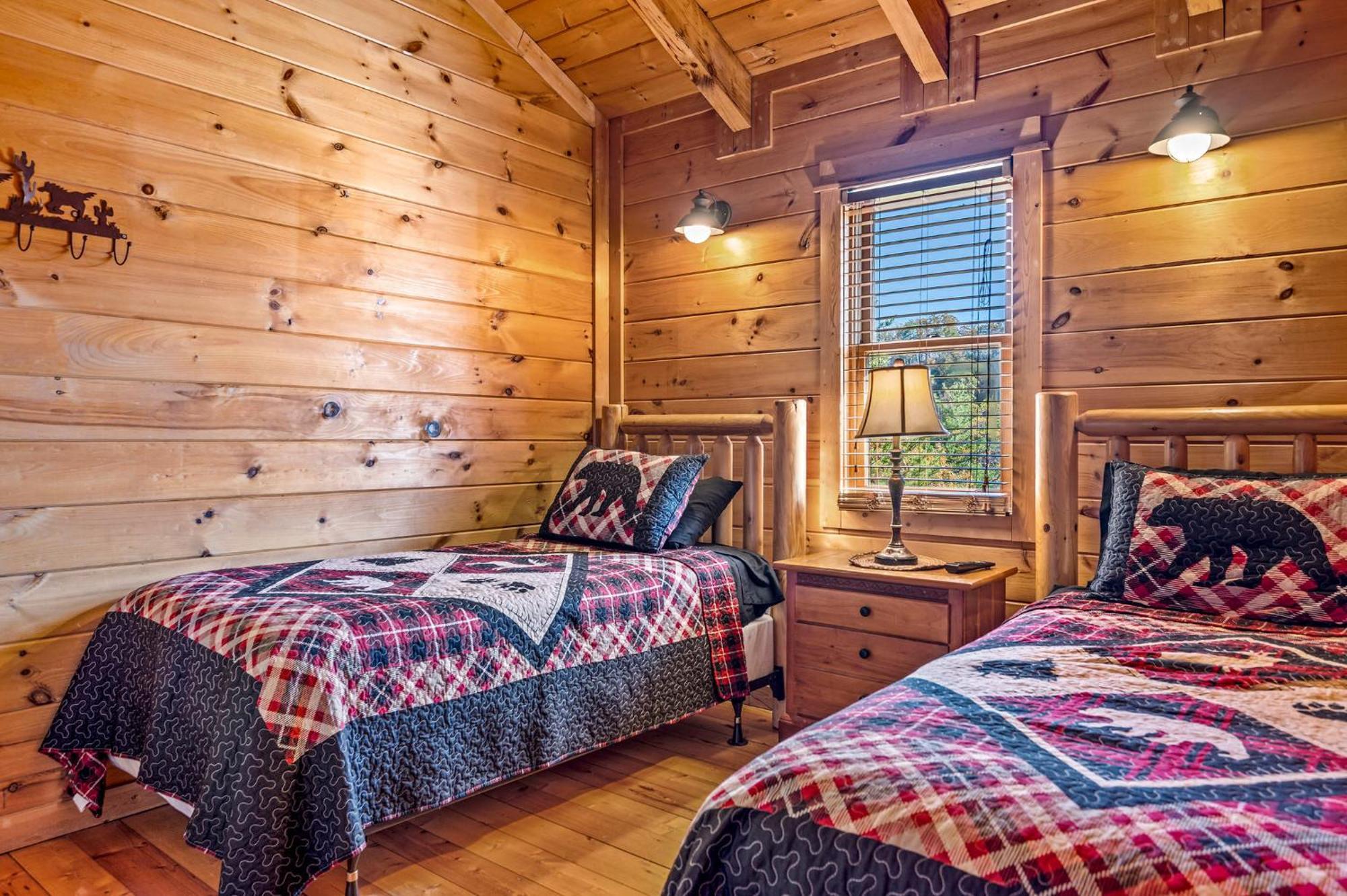 Bearfoot Pines - True Log Cabin - Wi-Fi, Hot Tub, Fishing, Deck With Views! - Mins To Pf Севьервилл Экстерьер фото