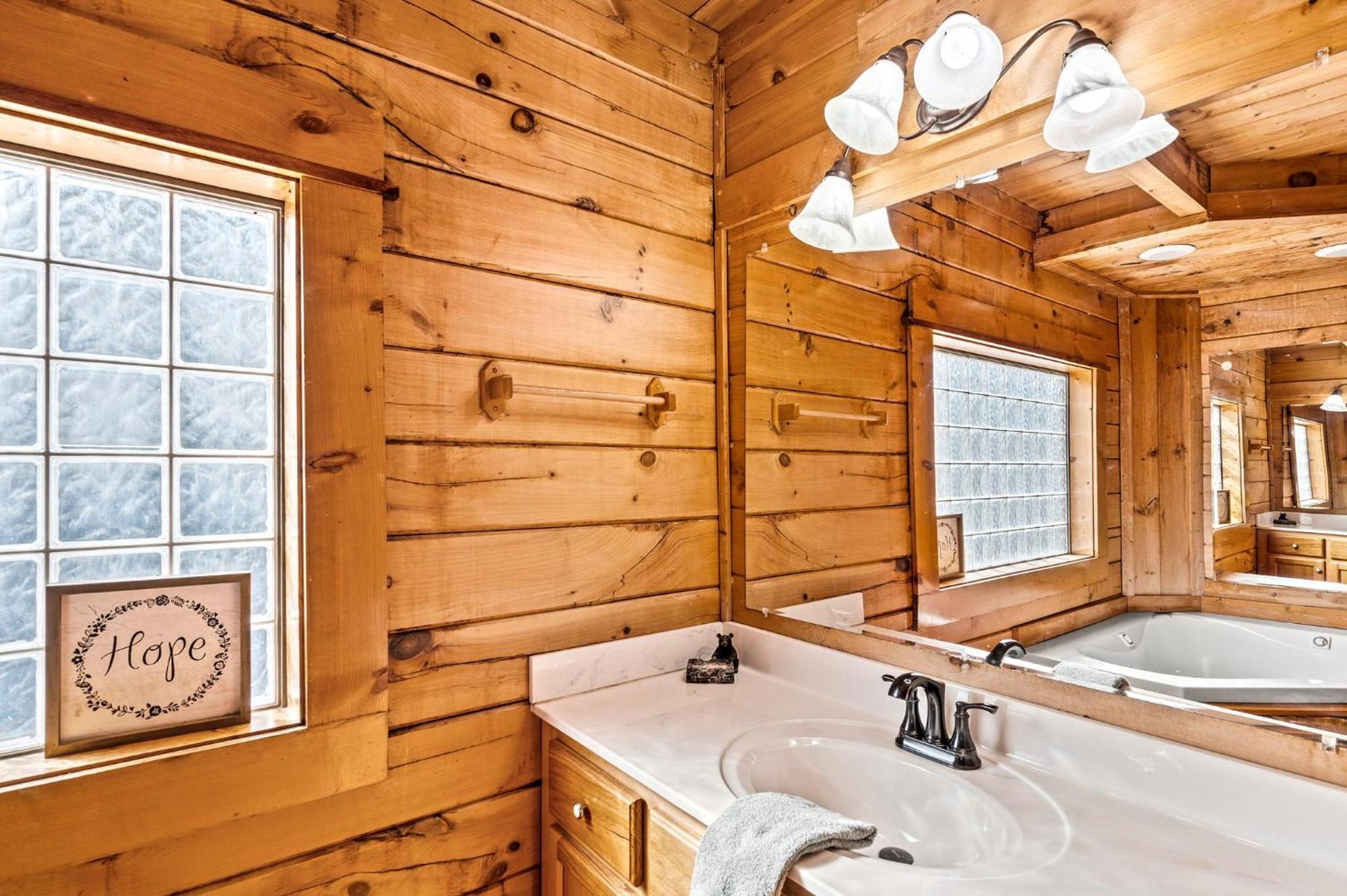 Bearfoot Pines - True Log Cabin - Wi-Fi, Hot Tub, Fishing, Deck With Views! - Mins To Pf Севьервилл Экстерьер фото