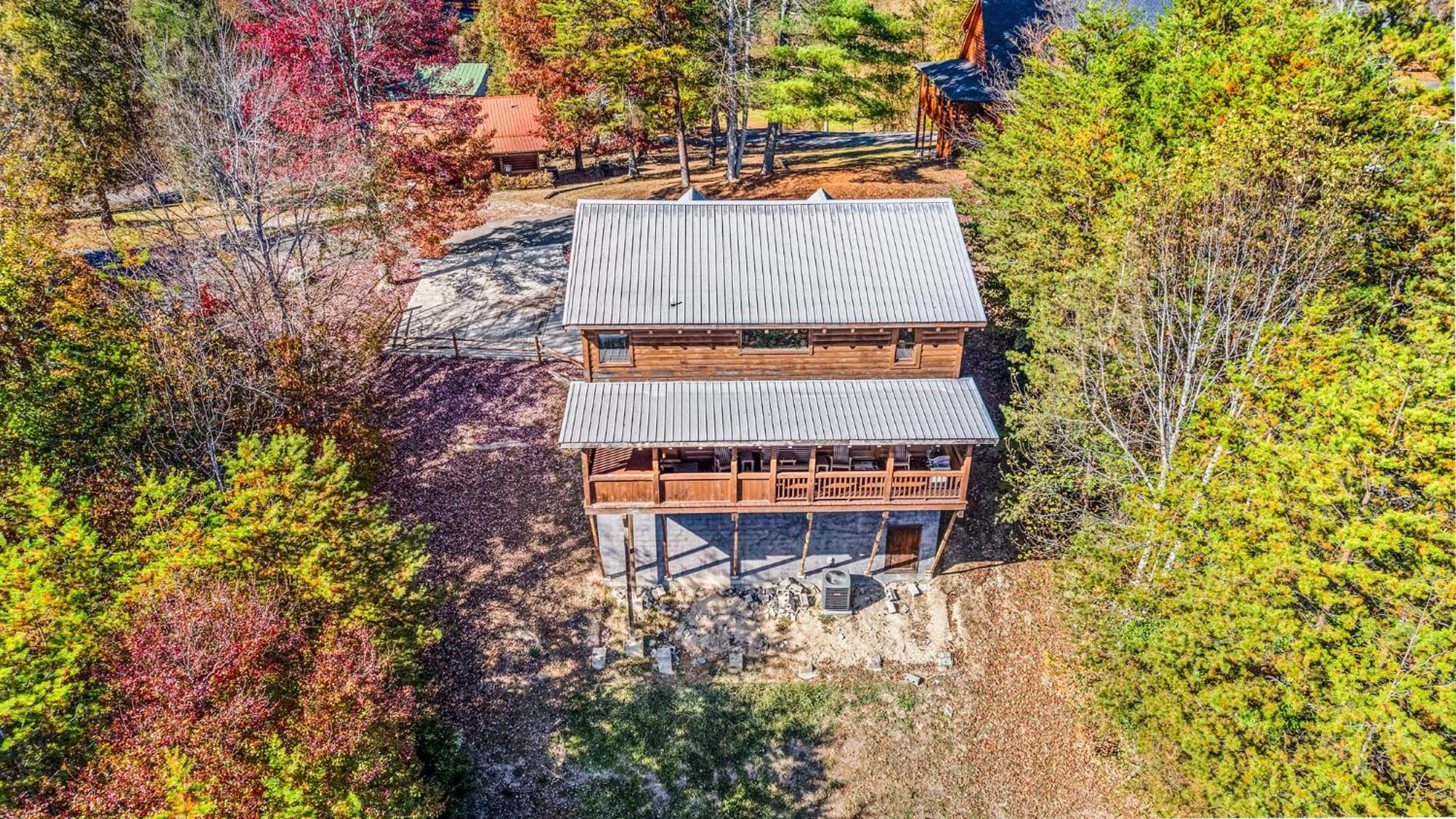 Bearfoot Pines - True Log Cabin - Wi-Fi, Hot Tub, Fishing, Deck With Views! - Mins To Pf Севьервилл Экстерьер фото
