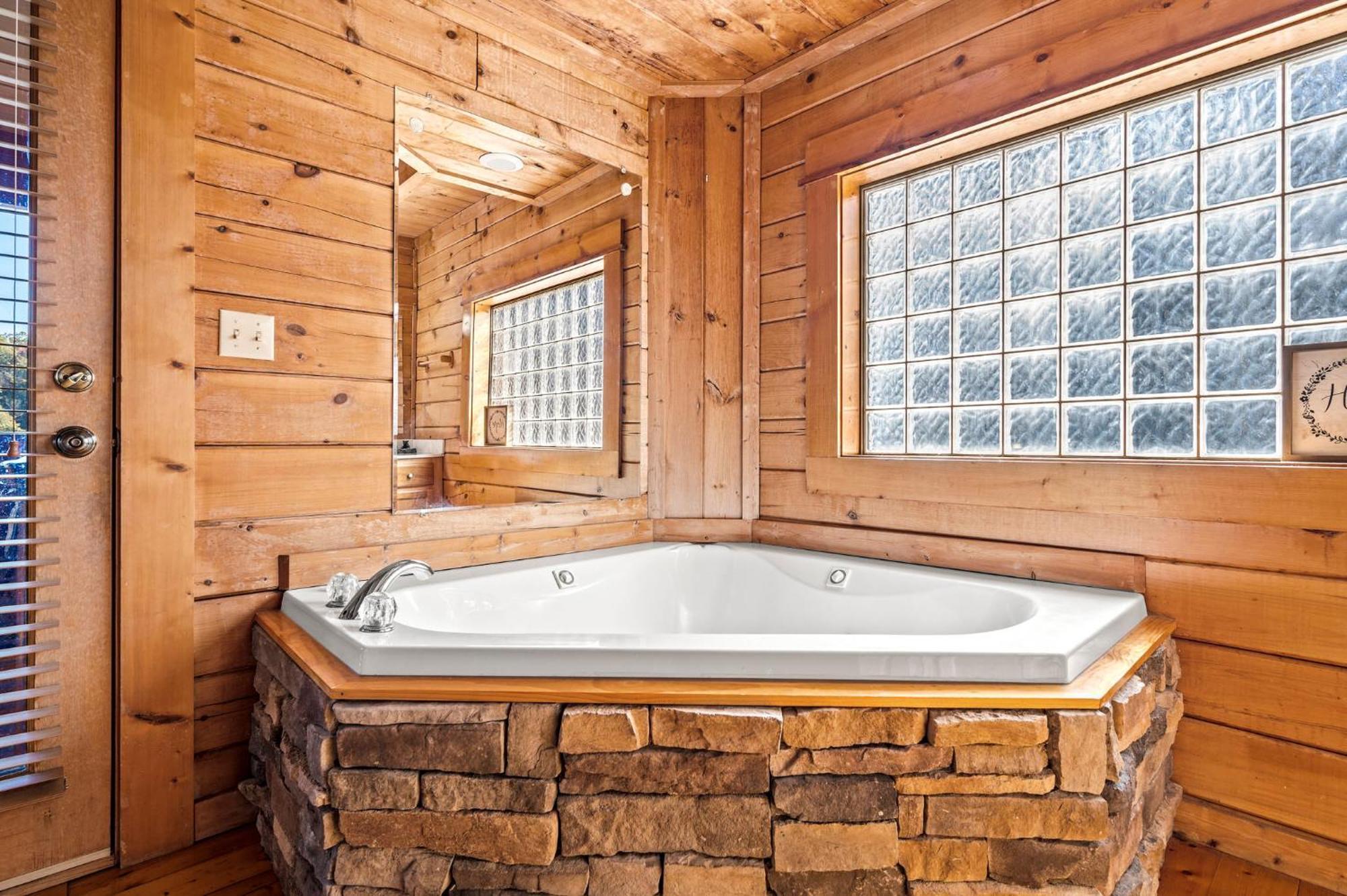 Bearfoot Pines - True Log Cabin - Wi-Fi, Hot Tub, Fishing, Deck With Views! - Mins To Pf Севьервилл Экстерьер фото