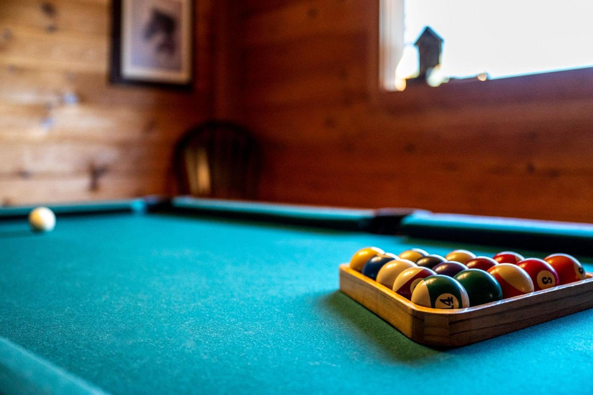 Bearfoot Pines - True Log Cabin - Wi-Fi, Hot Tub, Fishing, Deck With Views! - Mins To Pf Севьервилл Экстерьер фото
