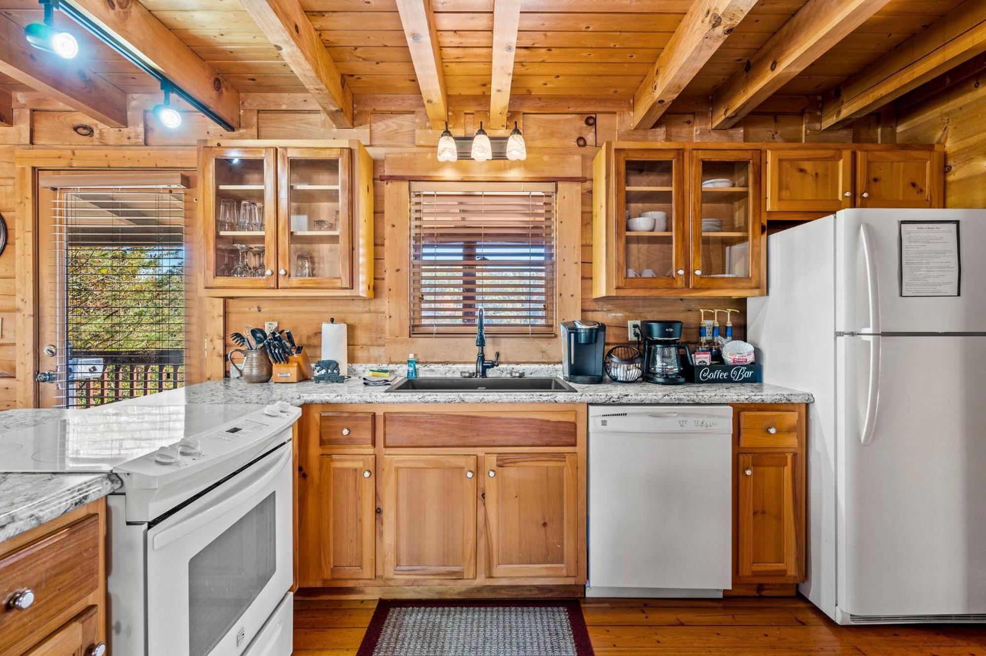 Bearfoot Pines - True Log Cabin - Wi-Fi, Hot Tub, Fishing, Deck With Views! - Mins To Pf Севьервилл Экстерьер фото