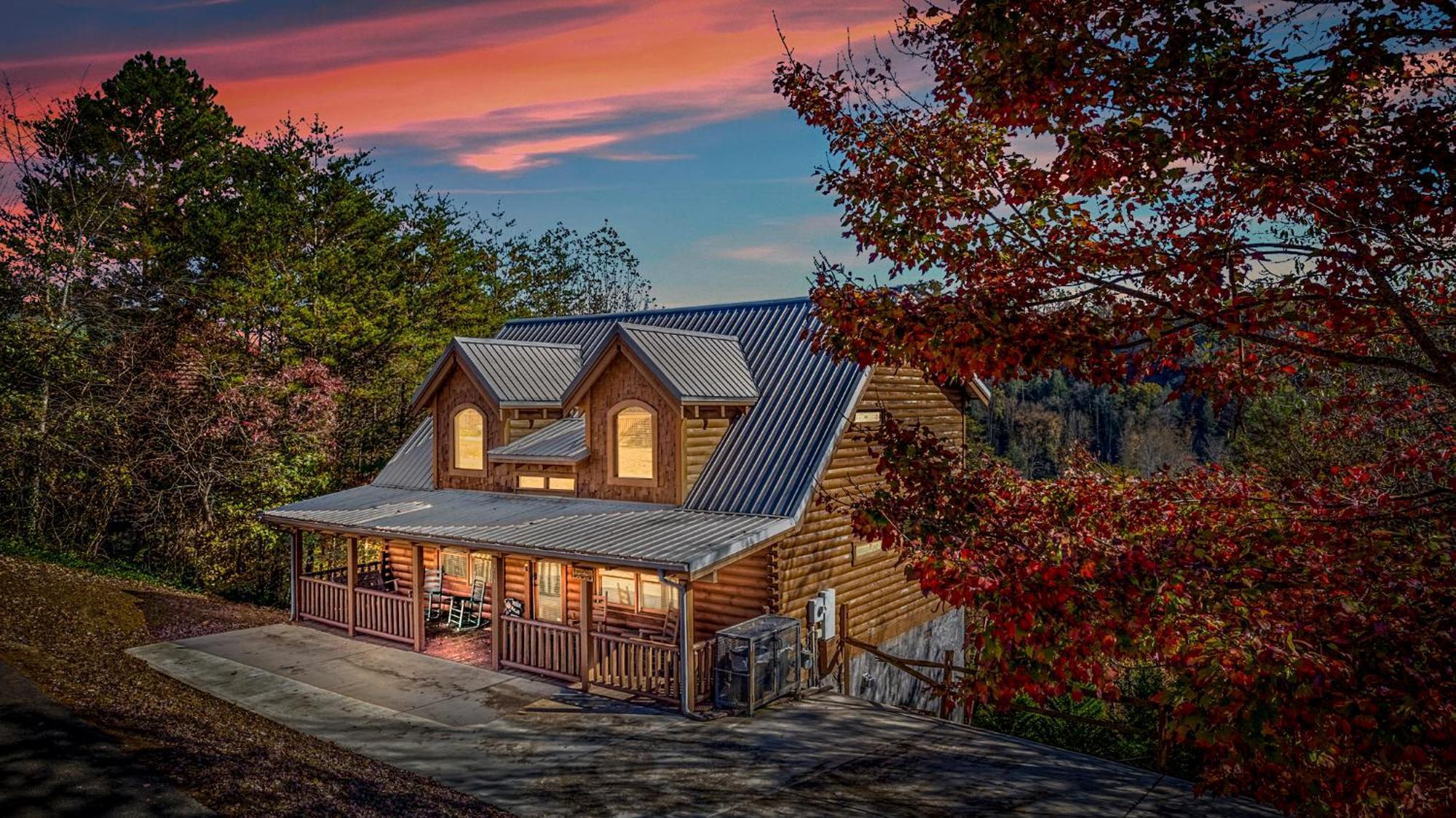 Bearfoot Pines - True Log Cabin - Wi-Fi, Hot Tub, Fishing, Deck With Views! - Mins To Pf Севьервилл Экстерьер фото